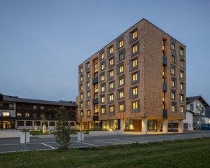 Internatsgebäude Holztechnikum, Kuchl