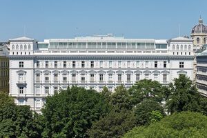 Dachausbau und Adaptierung Schillerplatz