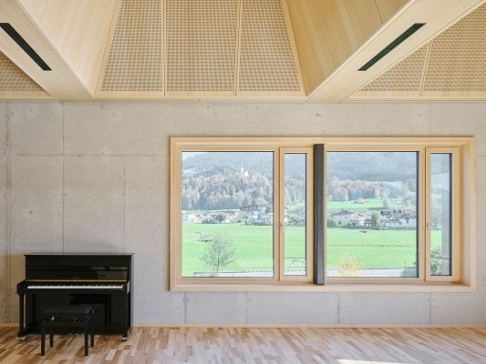 Akustikdecke VARIOSORBER+LOCHFORM R16D8 in MDF+Eichefurnier.