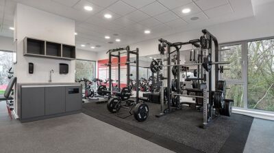 Sportfunktionelle Eigenschaften mit Schallschutz