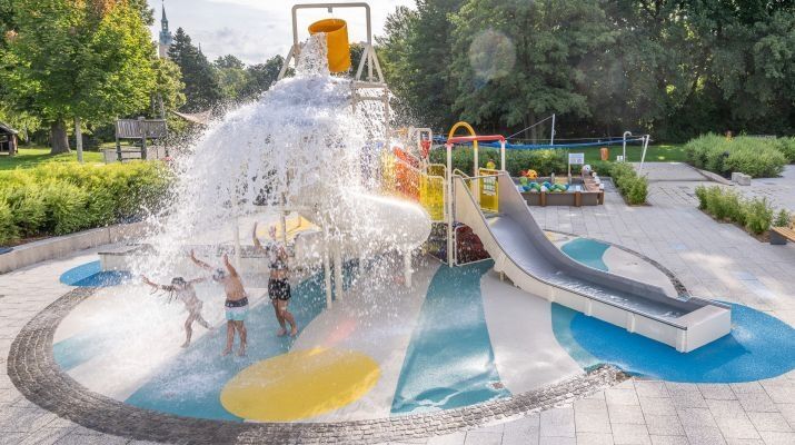 Nachhaltiger Edelstahl Wasserspielturm