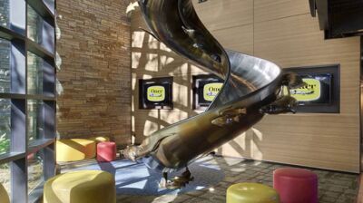 Office-Slide als Fluchtweg oder zum Spaß