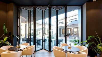 Glas-Faltwände: so hoch wie noch nie