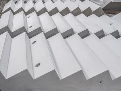 Treppen, Laubengang und Liftschacht
