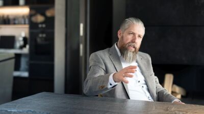 Mehr als nur Schalter. nextroom fragt Alfred Mölzer