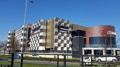 Metallfassade mit Science-Fiction-Feeling