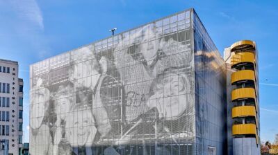 Lochblech-Fassade würdigt Musikerbe