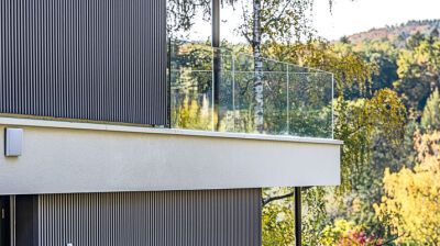 Elegante Fassadenstruktur mit Fassadenprofilen