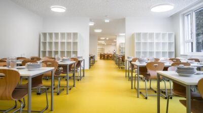 Natürliche Bodenbeläge für den Bildungsbau