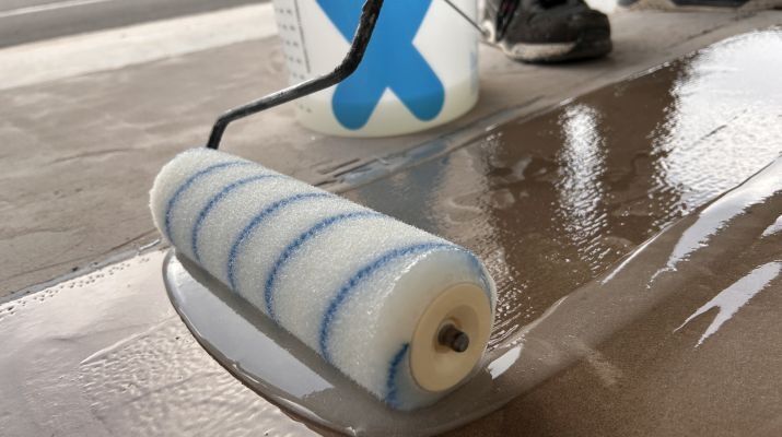 Mehr Effizienz dank Triflex Cryl UniPrimer 285