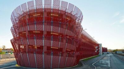 Clevere Fassaden-Lösung aus Lochblech und Streckmetall