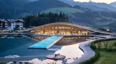 Infinity-Pool in Natur-Badesee