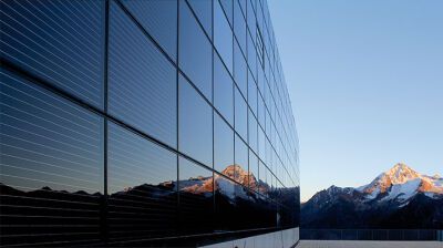 Fassaden, Überdachungen und Balkone aus Photovoltaikpaneelen