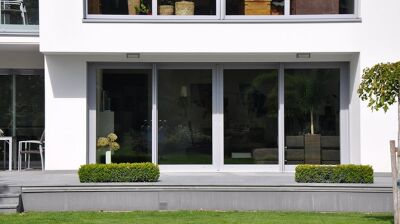 Optimale Bauwerksabdichtung und Nachhaltigkeit bei Fenstern und Türen