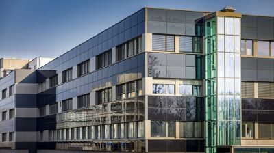 Hinterlüftete Fassade mit Energiegewinn